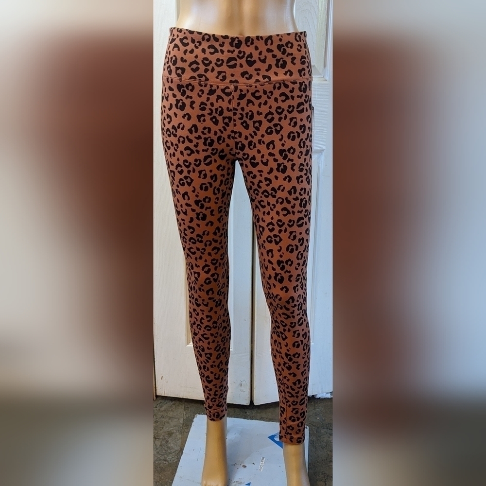 New wild fable brown and black leopard size medium high-rise legging, TC